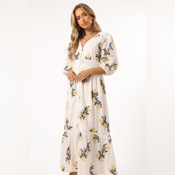 Petal & Pup Christie Maxi Dress Size M
